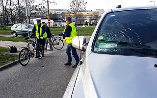 Groźny wypadek w Elblągu. Rowerzysta trafił do szpitala